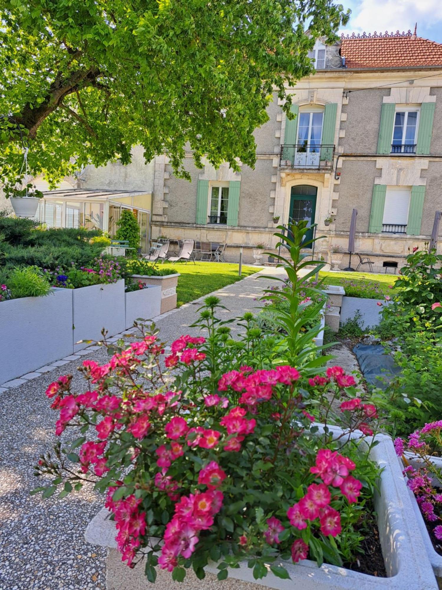 La Metairie Au Milieu Des Vignes Leilighet Réaux Eksteriør bilde